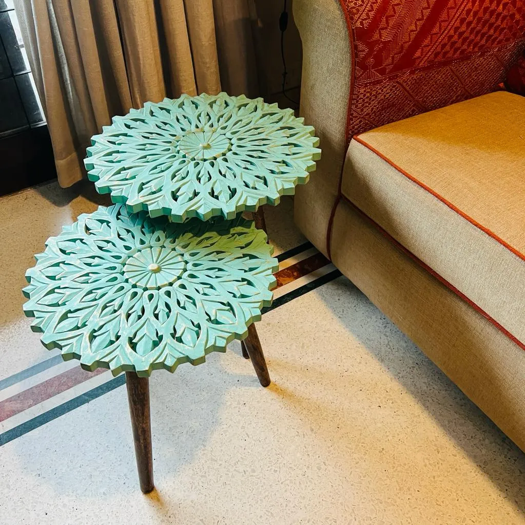 Aaima 9 : Set of two tables