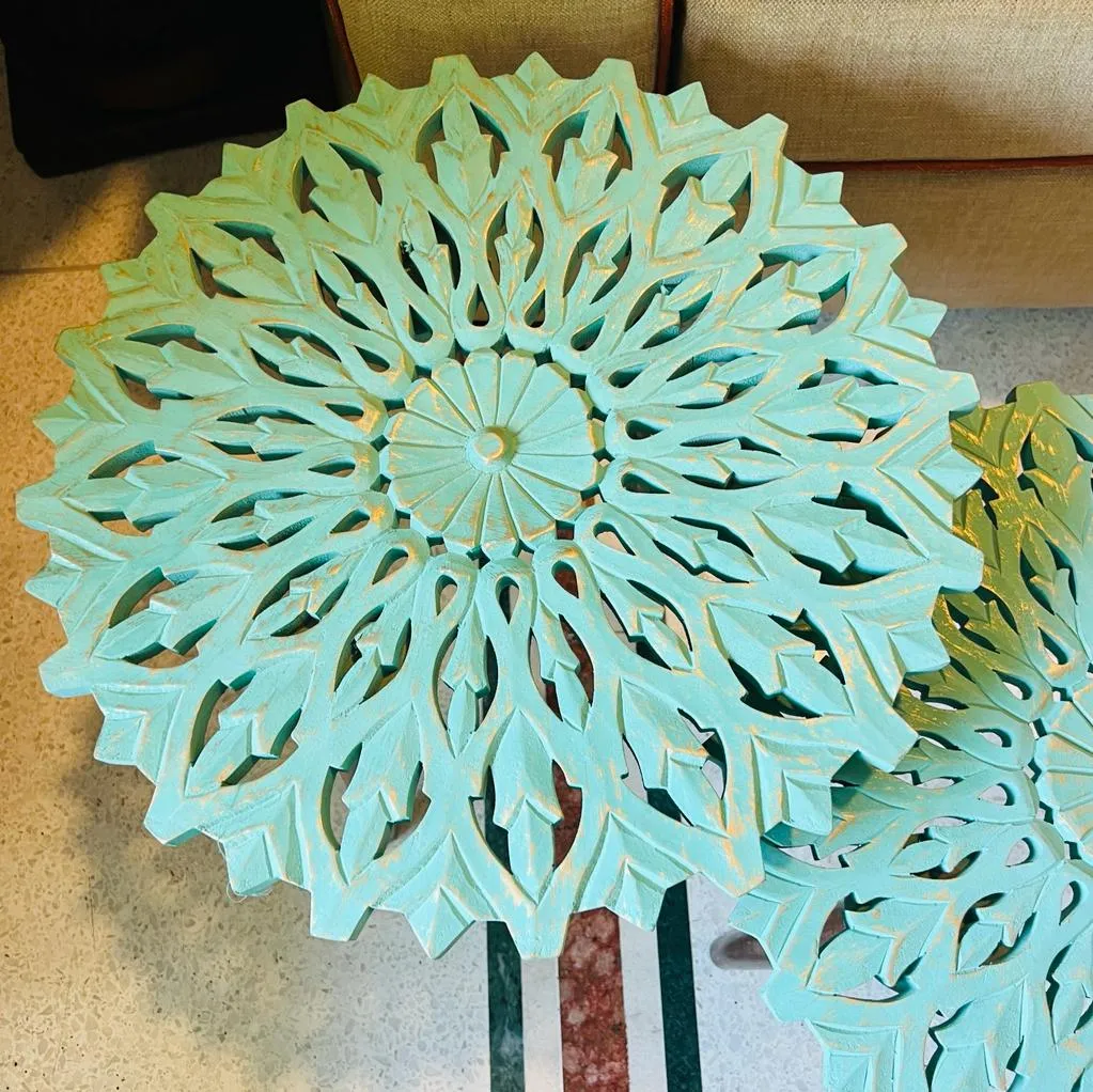 Aaima 9 : Set of two tables