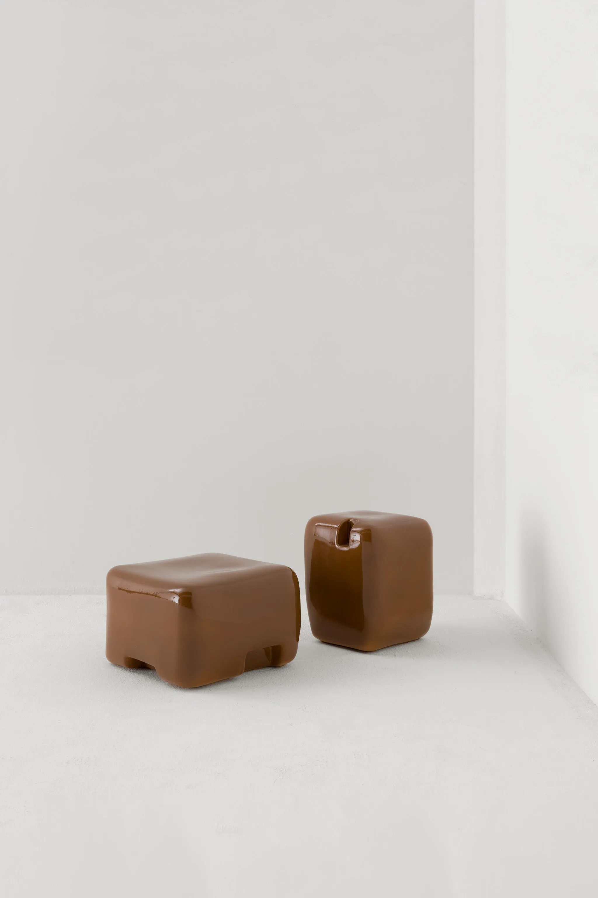 COBBLE TALL SIDE TABLE & STOOL / BROWN